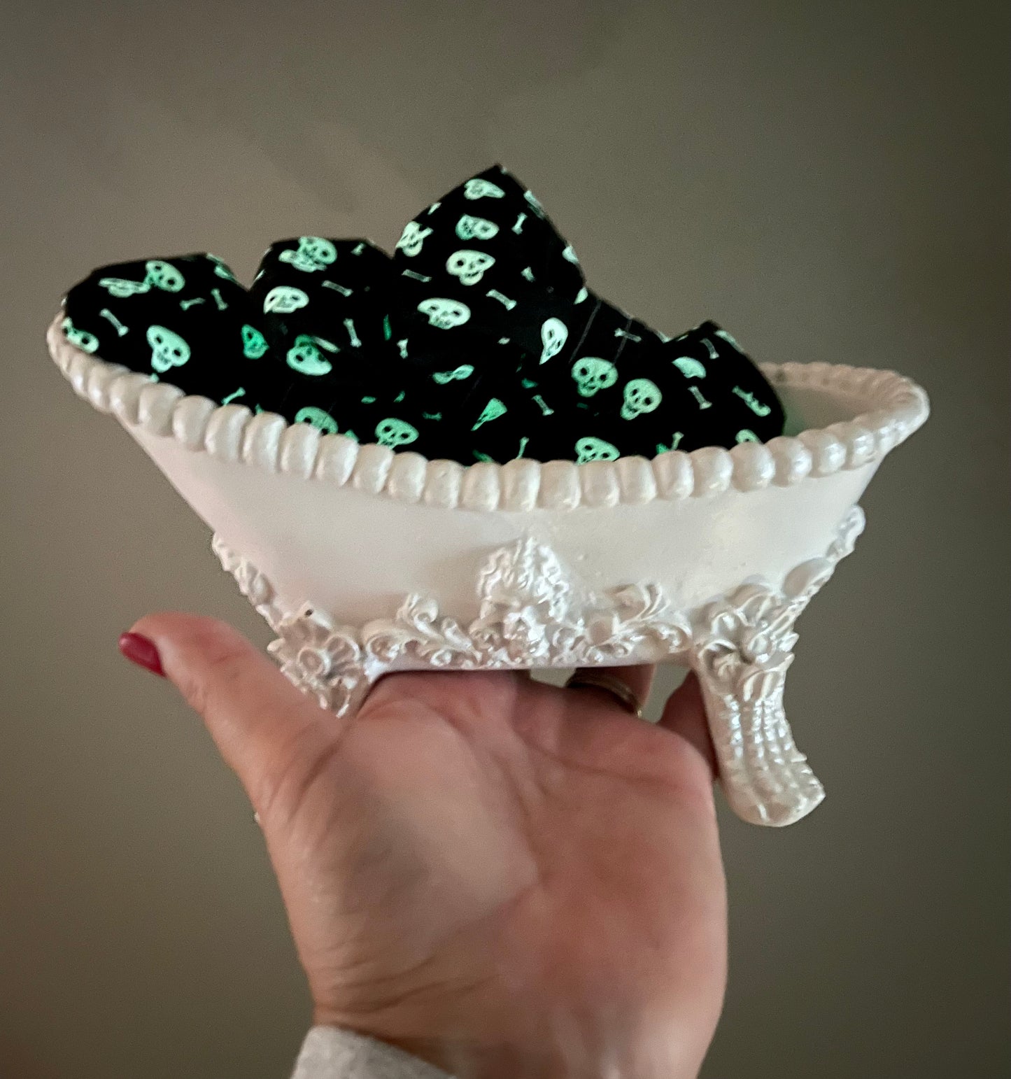 GLOW IN DARK - Mini Skull Bowtie