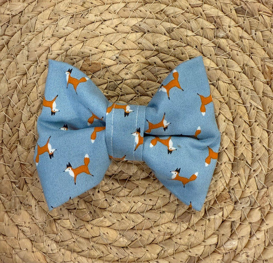 Bowtie - Mini Foxes (blue)