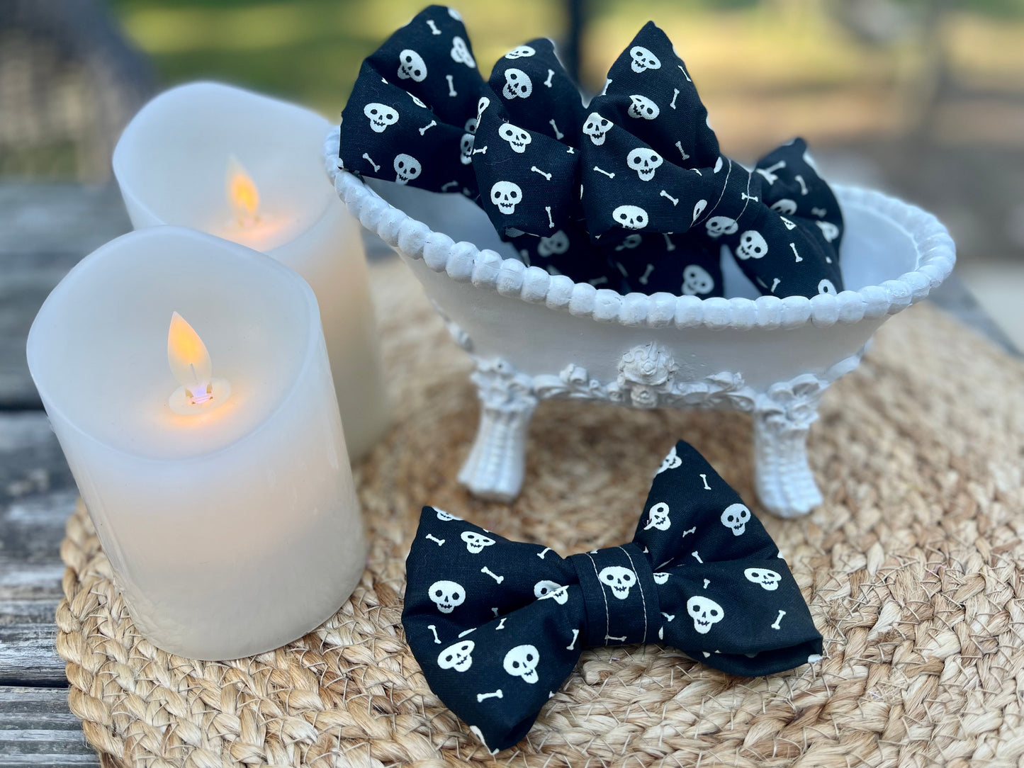 GLOW IN DARK - Mini Skull Bowtie